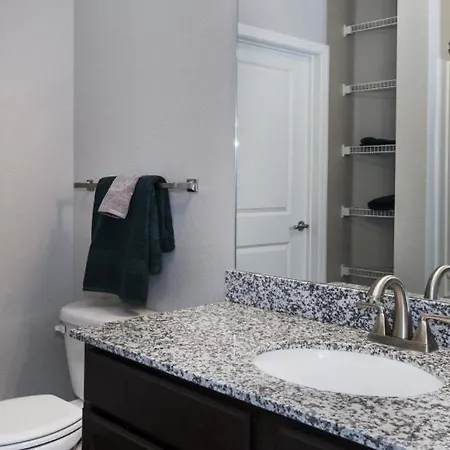 Spacious Furnished Resort Style Apartments Tomball Room photo