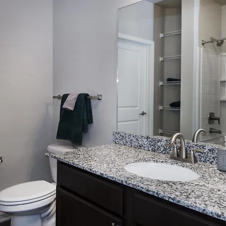 Spacious Furnished Resort Style Apartments Tomball Room photo