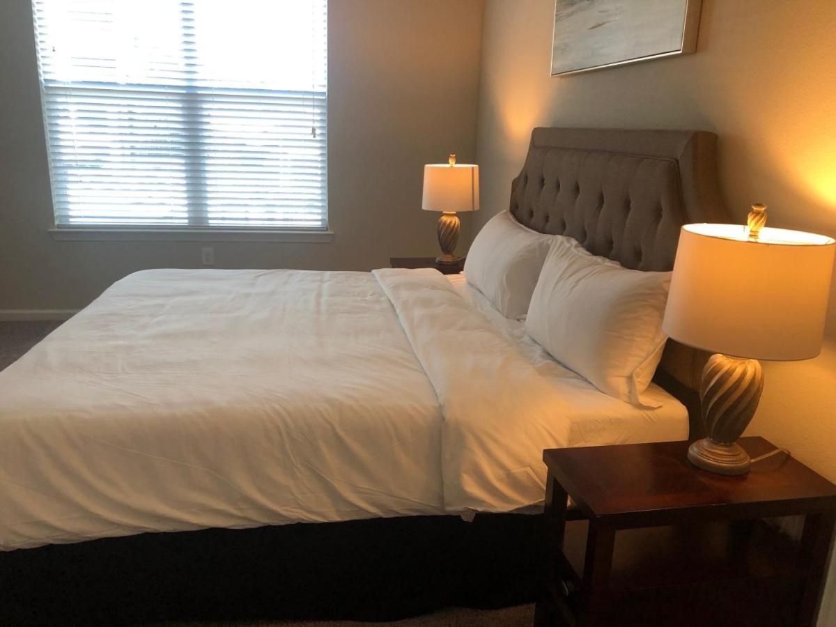 Spacious Furnished Style Apartment Tomball