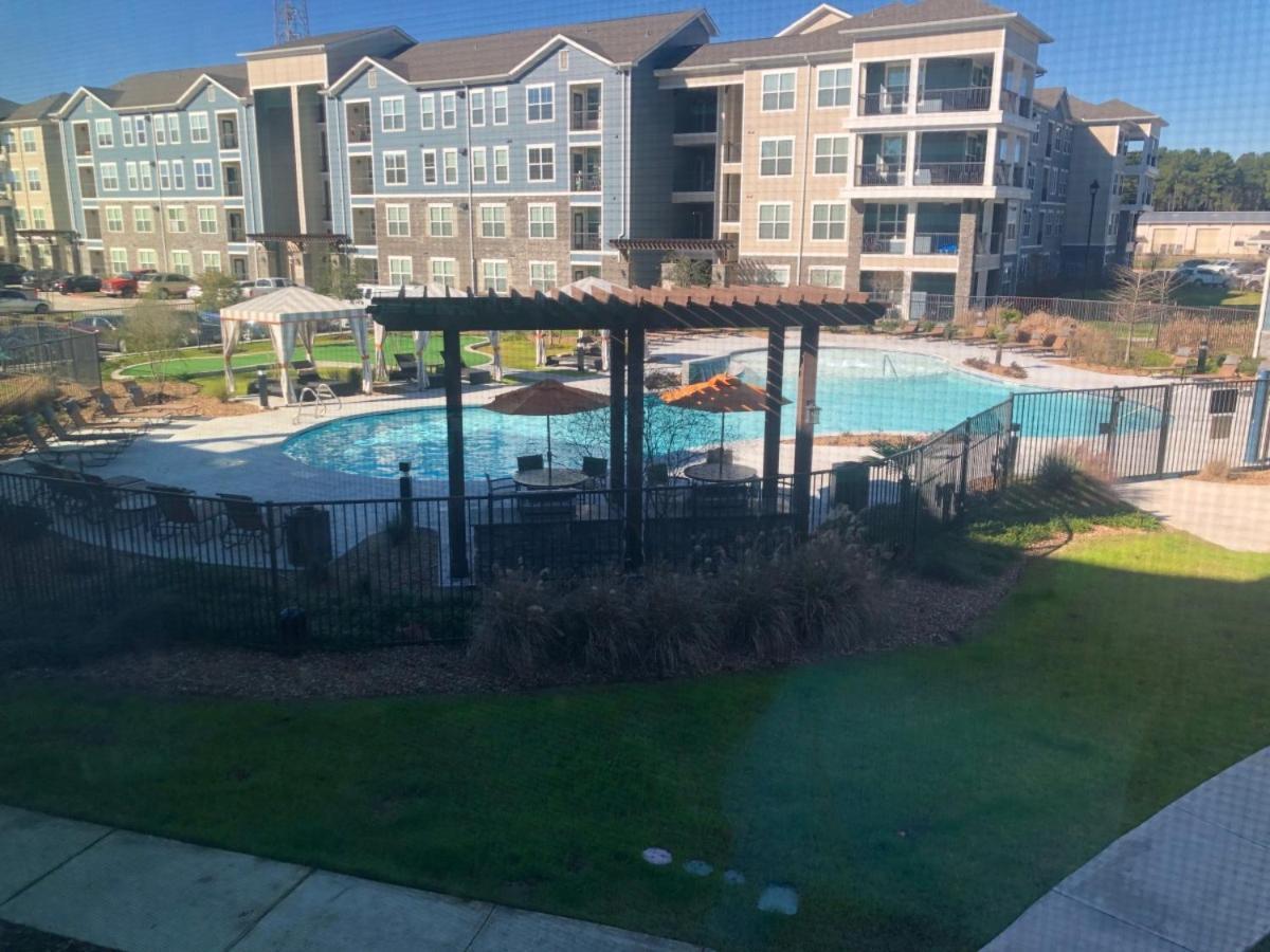 Spacious Furnished Style Apartment Tomball