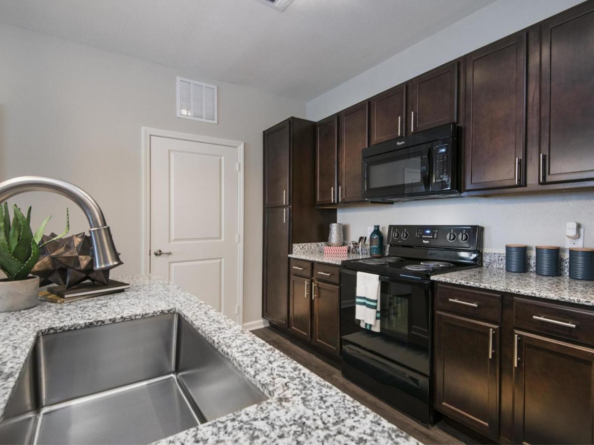 Spacious Furnished Style *