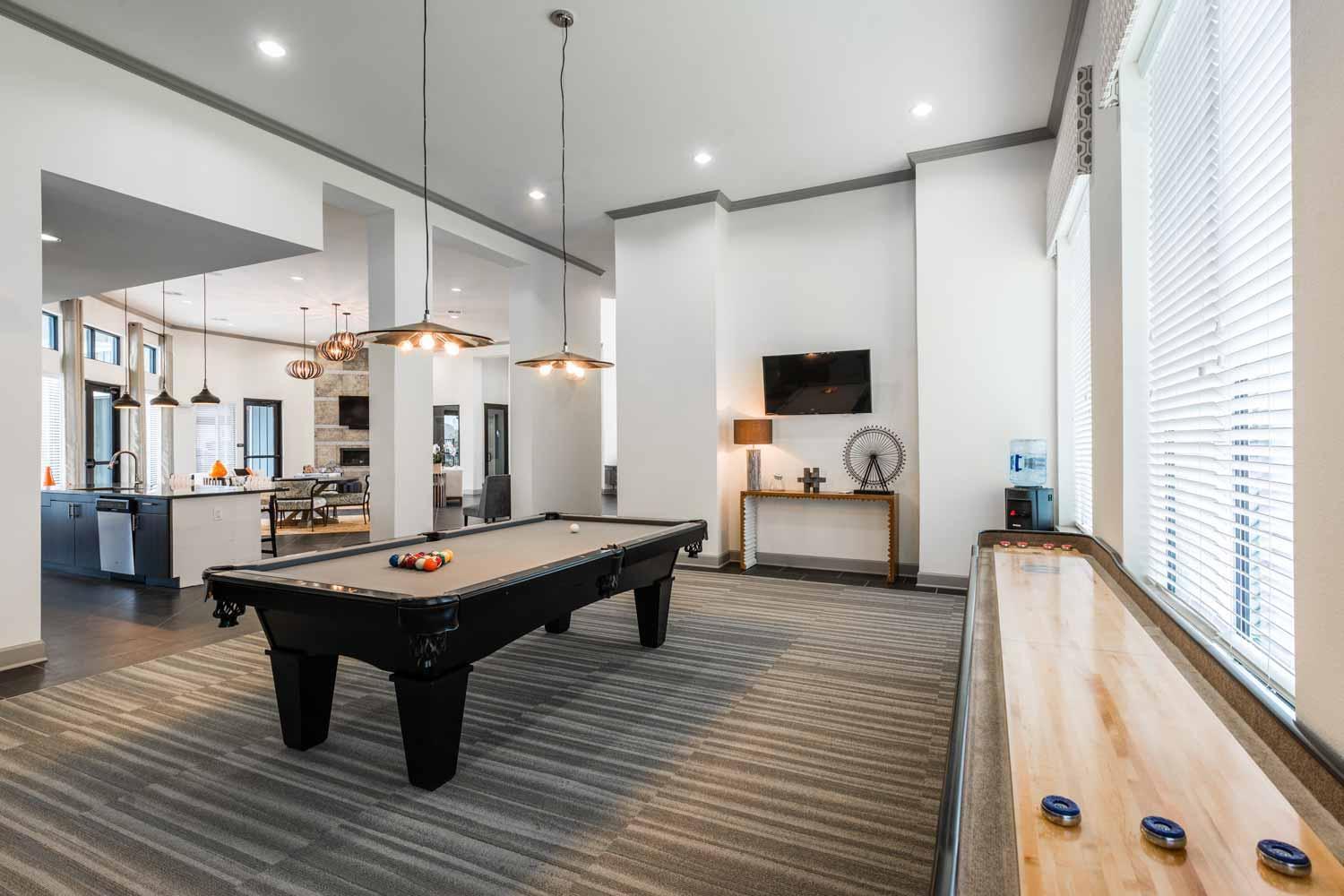 Spacious Furnished Style Apartment *