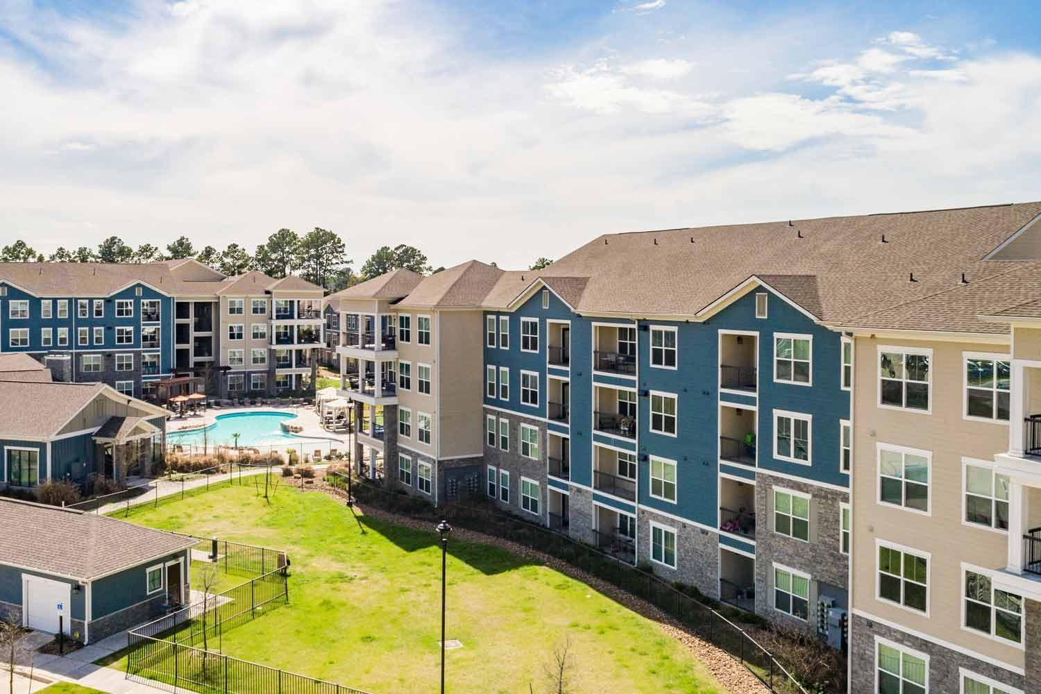 Spacious Furnished Style Apartment Tomball